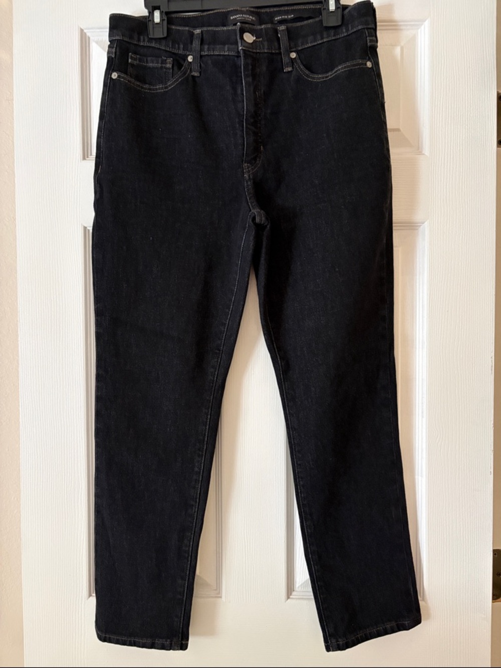 Women’s Straight-Leg Jeans in Black